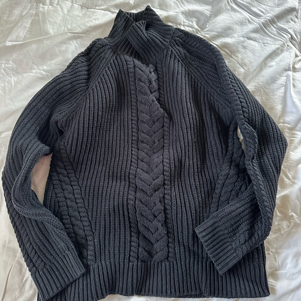 Lululemon women’s black thick knit sweater.